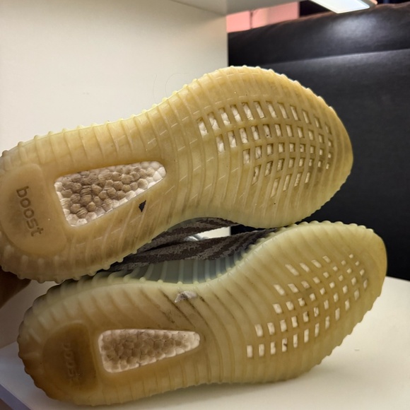 Yeezy Boost 350 blue tint - Picture 2 of 6